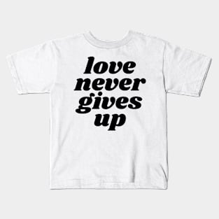 Love Never Gives Up - Christian Kids T-Shirt